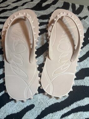 Christian Louboutin Loubi Size 40 - LECHE Color